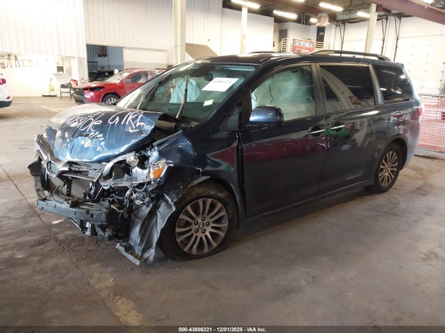5TDYZ3DC6KS996161 Toyota Sienna Xle 7 Passenger