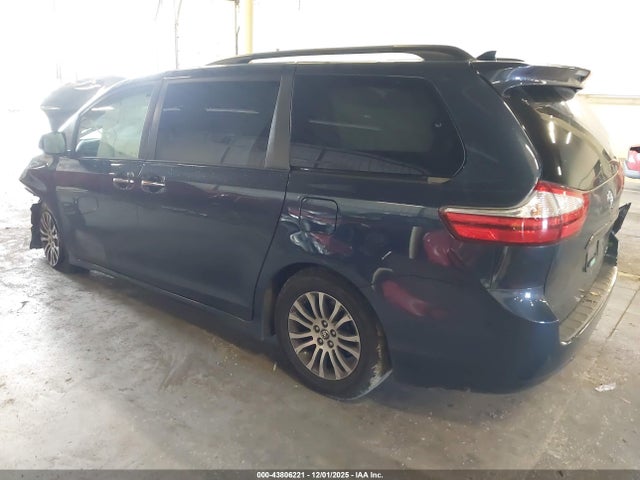 5TDYZ3DC6KS996161 Toyota Sienna Xle 7 Passenger