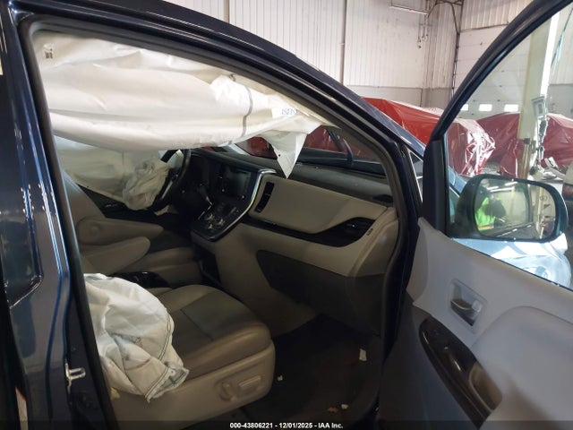 5TDYZ3DC6KS996161 Toyota Sienna Xle 7 Passenger