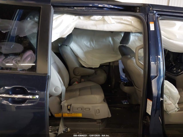5TDYZ3DC6KS996161 Toyota Sienna Xle 7 Passenger