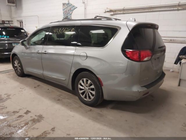 2019 CHRYSLER PACIFICA 2C4RC1BG9KR599679 Photo 2
