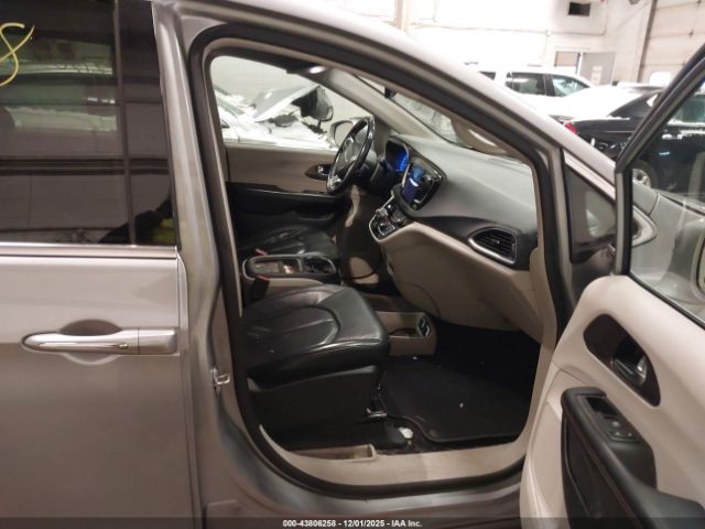 2019 CHRYSLER PACIFICA 2C4RC1BG9KR599679 Photo 4