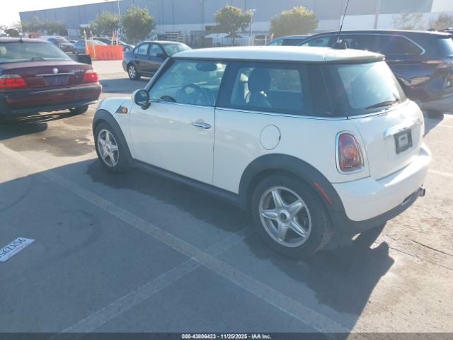 2008 MINI COOPER WMWMF33508TT62328 Photo 2