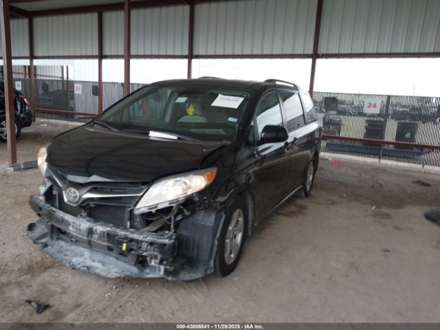 2018 TOYOTA SIENNA 5TDKZ3DC8JS902303 Photo 1
