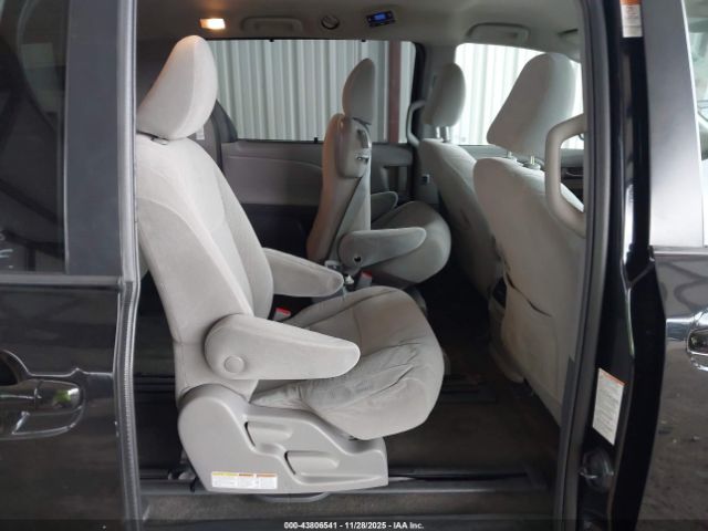 2018 TOYOTA SIENNA 5TDKZ3DC8JS902303 Photo 7
