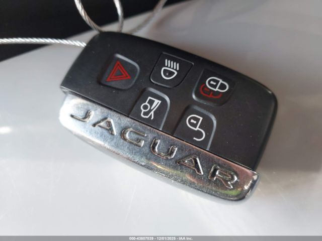 2017 JAGUAR XJ SAJWJ2GD0H8W07980 Photo 10