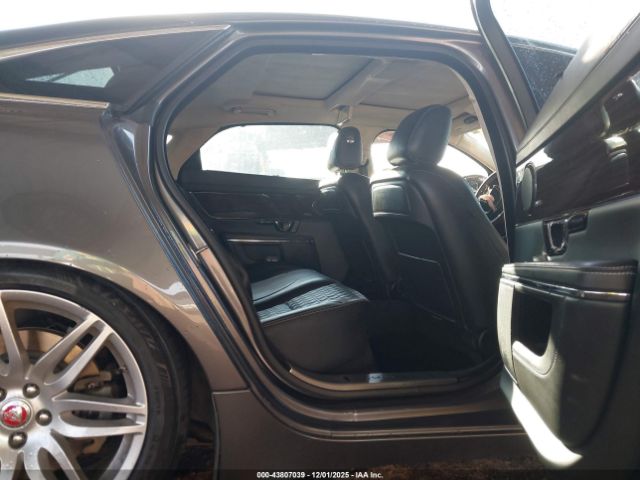 2017 JAGUAR XJ SAJWJ2GD0H8W07980 Photo 7