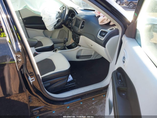 3C4NJCBB5KT843670 Jeep Compass Sun And Wheel Fwd