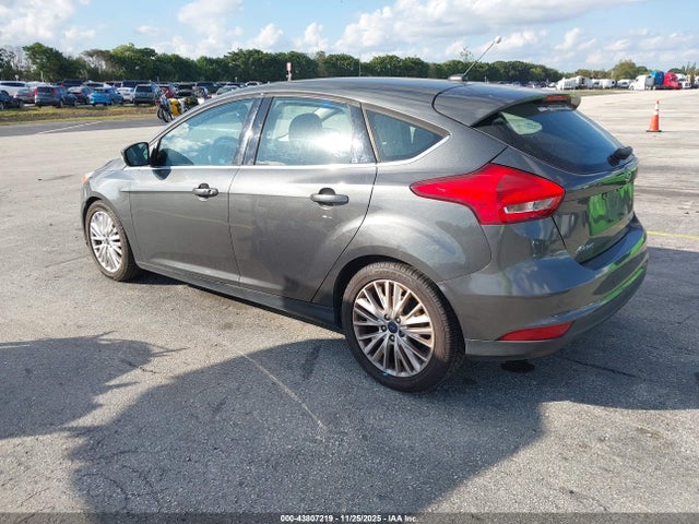 1FADP3N28HL206742 Ford Focus Titanium