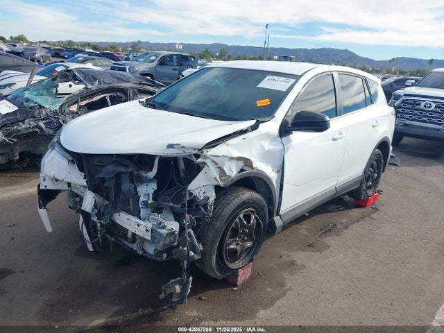 Toyota RAV4 LE 2018 2T3ZFREV6JW408143 Image 2