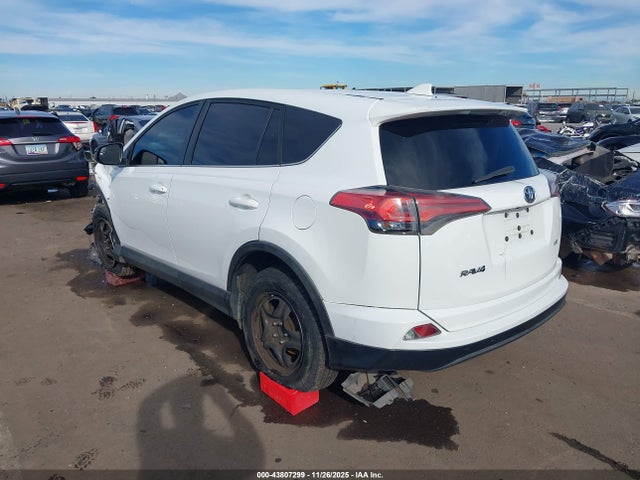 Toyota RAV4 LE 2018 2T3ZFREV6JW408143 Image 3