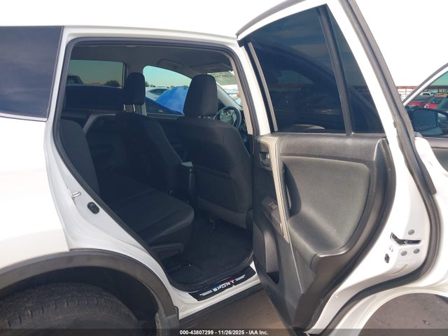Toyota RAV4 LE 2018 2T3ZFREV6JW408143 Image 8