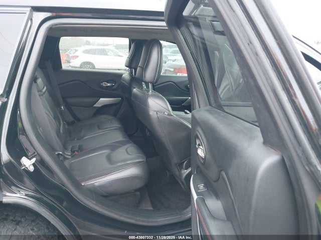 1C4PJMBX2JD562974 Jeep Cherokee Trailhawk 4x4