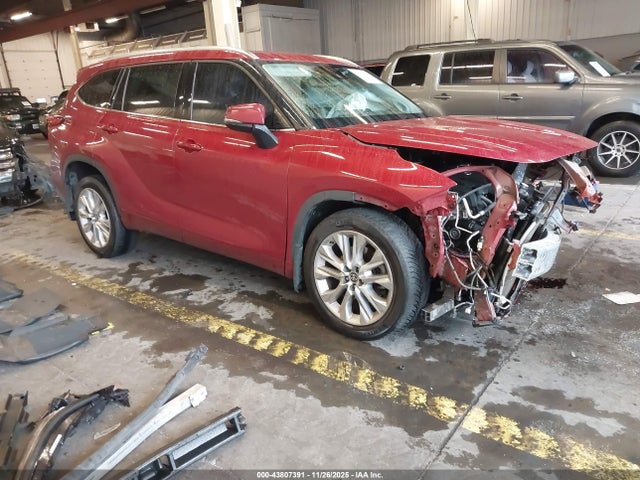 2022 TOYOTA HIGHLANDER 5TDDZRBH3NS172851