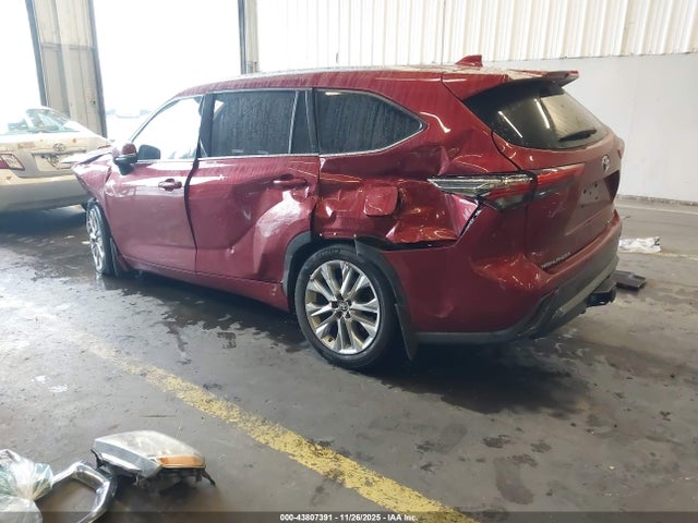 2022 TOYOTA HIGHLANDER 5TDDZRBH3NS172851 Photo 2