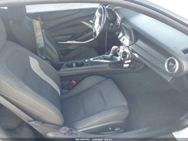 2018 CHEVROLET CAMARO 1G1FB1RX4J0190566 Photo 4