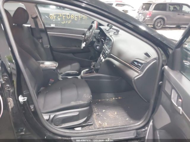 2019 HYUNDAI ELANTRA KMHD74LFXKU875727 Photo 4