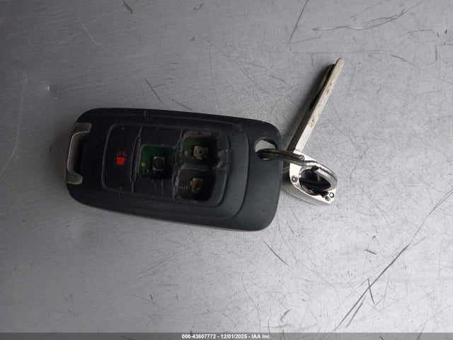 3GNCJLSB1FL245998 Chevrolet Trax Lt