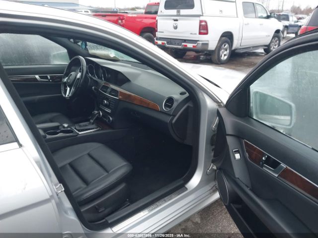 2012 MERCEDES-BENZ C 300 WDDGF8BB9CR192390 Photo 4