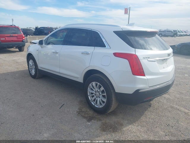 2017 CADILLAC XT5 1GYKNARS2HZ115124 Photo 2