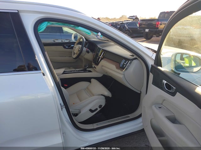 2019 VOLVO XC60 LYV102DL4KB288874 Photo 4