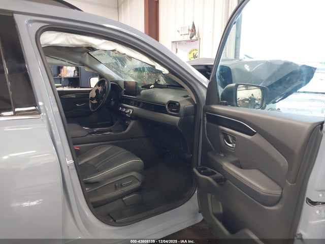 Продажа на аукционе авто 2025 Honda Pilot Elite, vin: 5FNYG1H85SB153962, номер лота: 43808139
