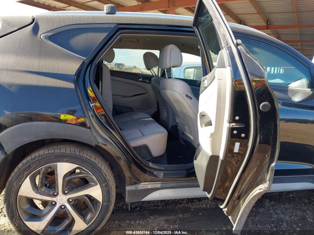 KM8J3CAL8JU744523 Hyundai Tucson Sport