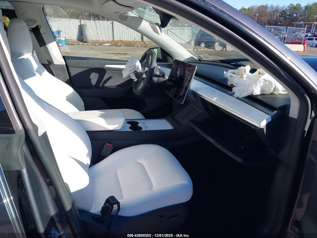 2023 TESLA MODEL Y 7SAYGDEE9PF891902 Photo 4