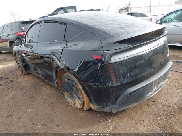 2026 TESLA MODEL Y 7SAYGDEE7TA460059 Photo 2