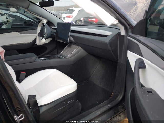 2026 TESLA MODEL Y 7SAYGDEE7TA460059 Photo 4