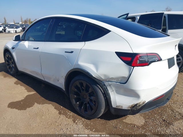 2021 TESLA MODEL Y 5YJYGDEEXMF205956 Photo 2