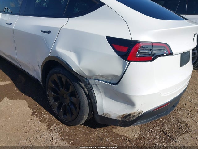 2021 TESLA MODEL Y 5YJYGDEEXMF205956 Photo 5