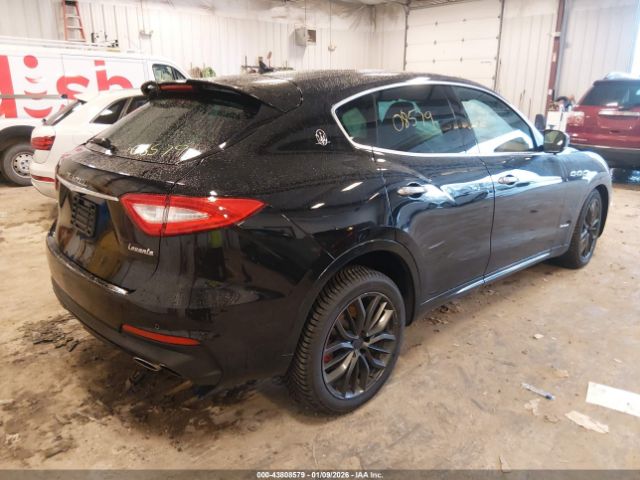 2019 MASERATI LEVANTE ZN661XUS1KX309822 Photo 3