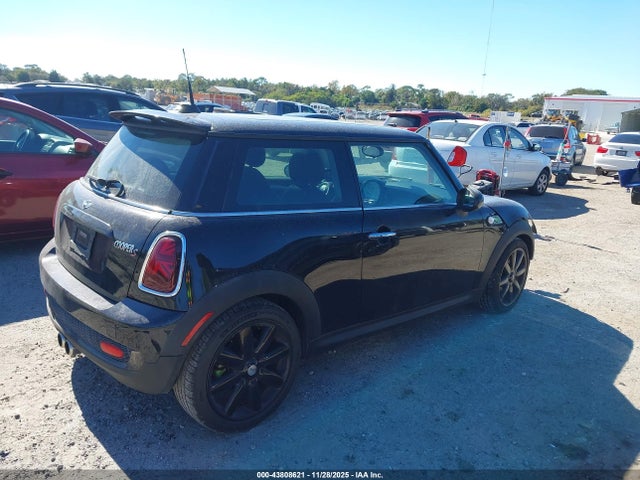 2010 MINI COOPER S WMWMF7C53ATX43586 Photo 3