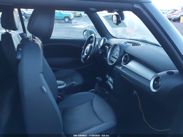 2010 MINI COOPER WMWMR3C58ATU98557 Photo 4