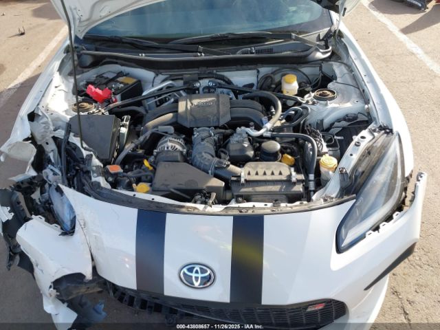 2024 TOYOTA GR86 JF1ZNBE10R8761024 Photo 9