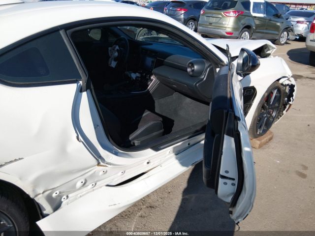 2024 TOYOTA GR86 JF1ZNBE10R8761024 Photo 4