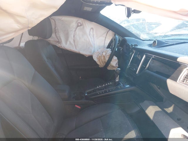 2018 PORSCHE MACAN WP1AA2A50JLB07667 Photo 4