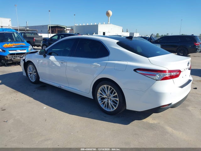 4T1B11HK6JU151173 Toyota CAMRY XLE