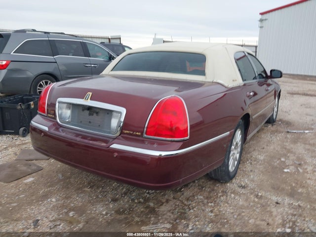 2004 LINCOLN TOWN CAR 1LNHM81W14Y674637 Photo 3