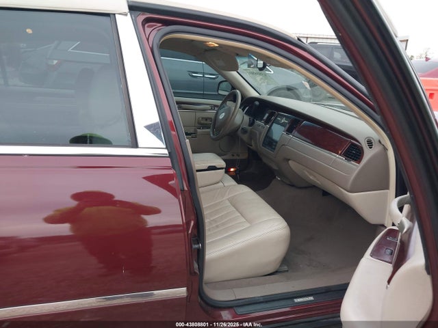 2004 LINCOLN TOWN CAR 1LNHM81W14Y674637 Photo 4