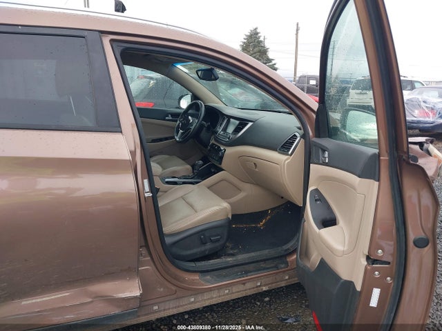 KM8J3CA48HU490511 Hyundai Tucson Se Plus