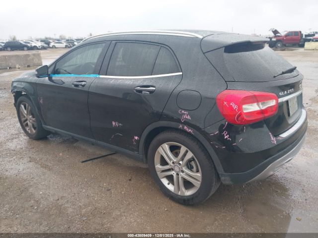 2015 MERCEDES-BENZ GLA 250 WDCTG4GB3FJ139236 Photo 2