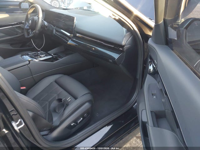 WBA43FJ04RCR86068 BMW 530I