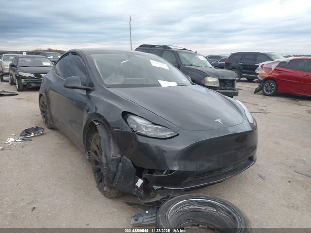 2024 TESLA MODEL Y 7SAYGDEE3RA253757 Photo 0