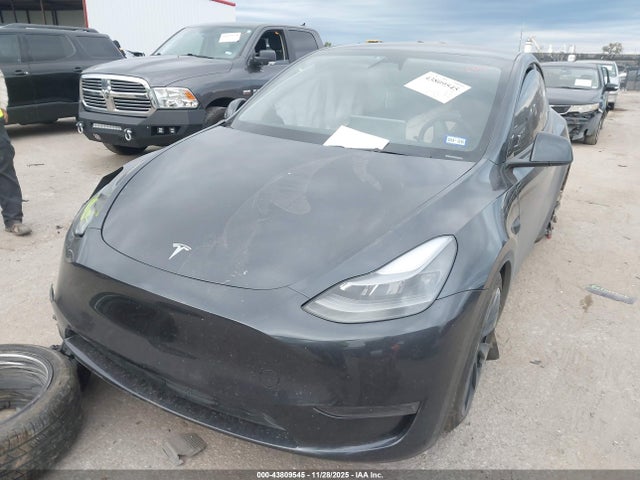 2024 TESLA MODEL Y 7SAYGDEE3RA253757 Photo 1