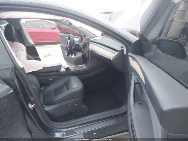 2024 TESLA MODEL Y 7SAYGDEE3RA253757 Photo 4