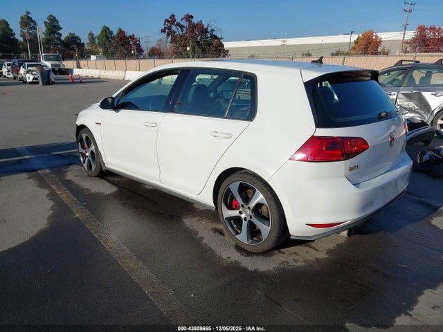 2017 VOLKSWAGEN GOLF GTI 3VW447AU8HM071503 Photo 2