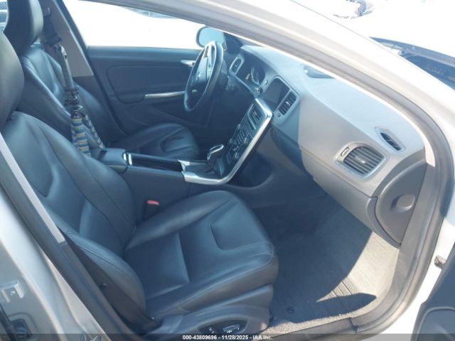 2015 VOLVO V60 YV1612SD1F1191878 Photo 4