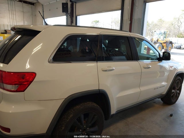43809725 :رقم المزاد ، 1C4RJFAG4DC561924 vin ، 2013 Jeep Grand Cherokee Laredo Altitude مزاد بيع